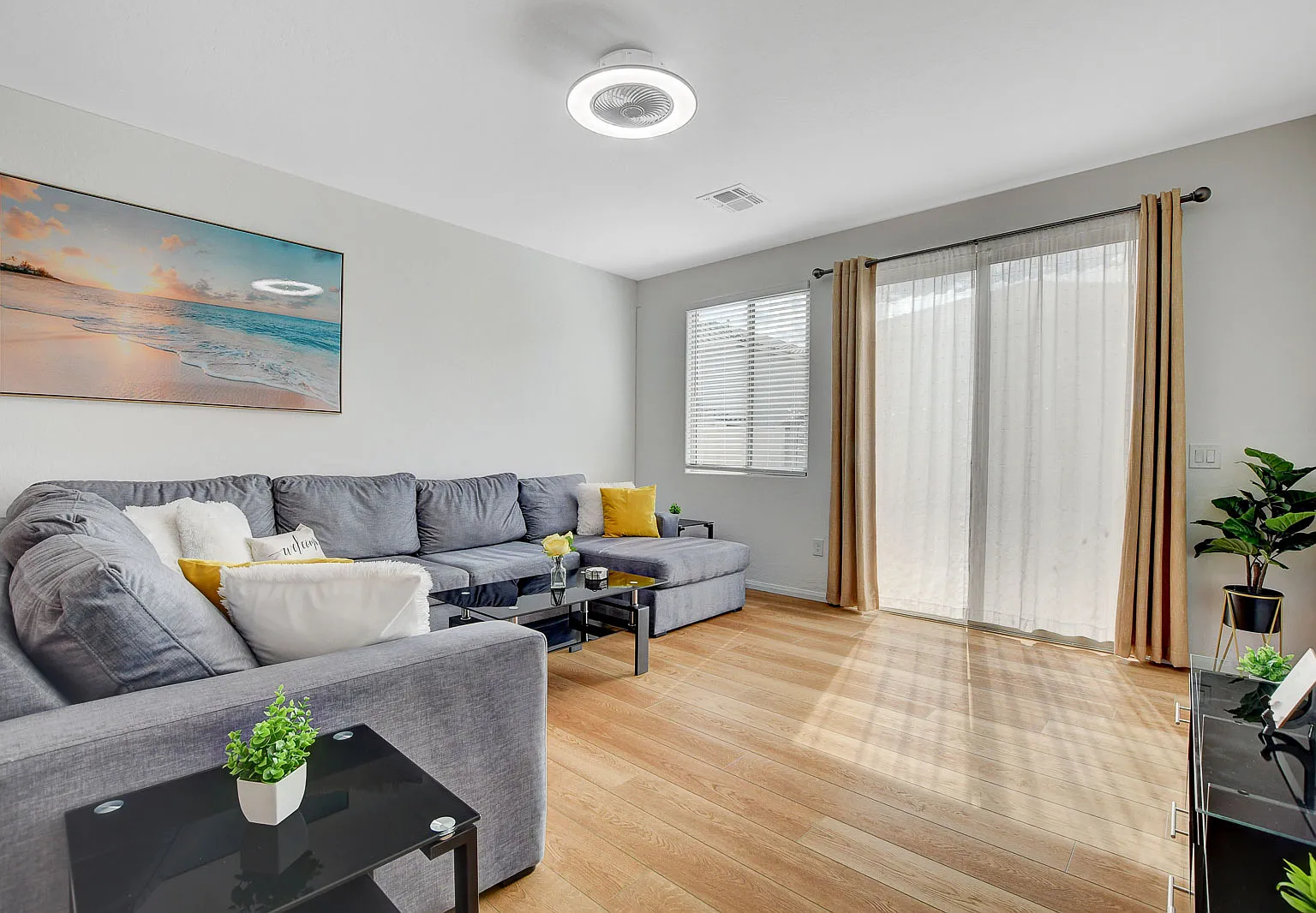 3 bed, $6,000 — Photo 2
