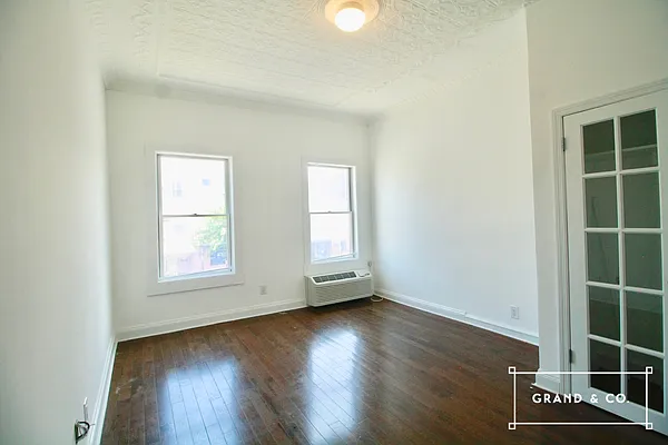 Rented by Grand & Co. | media 32