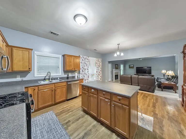 179 Holbrook Dr — Photo 23