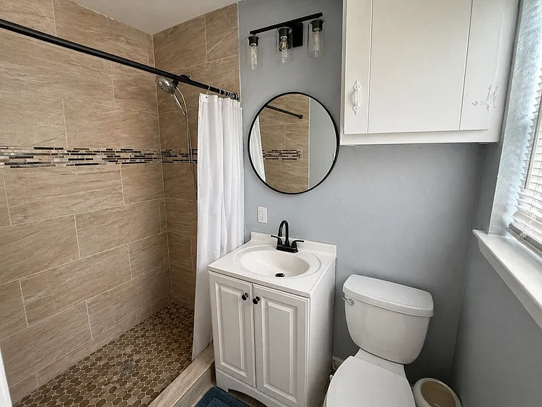 812 Irwin Dr — Photo 9