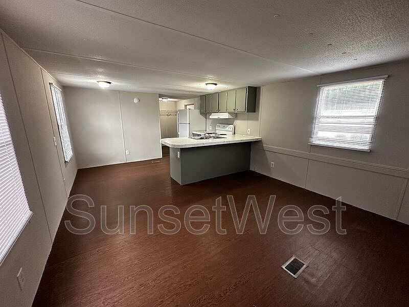 1st image of 301 Sunshine Dr