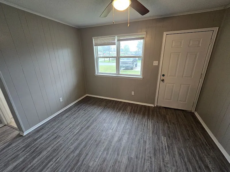 Cozy 1-Bedroom Duplex with Open Concept Living & Fenced Backyard — Photo 3
