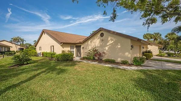 2 bed, 2.0 bath, 1298 sqft, $2,400 — Photo 3