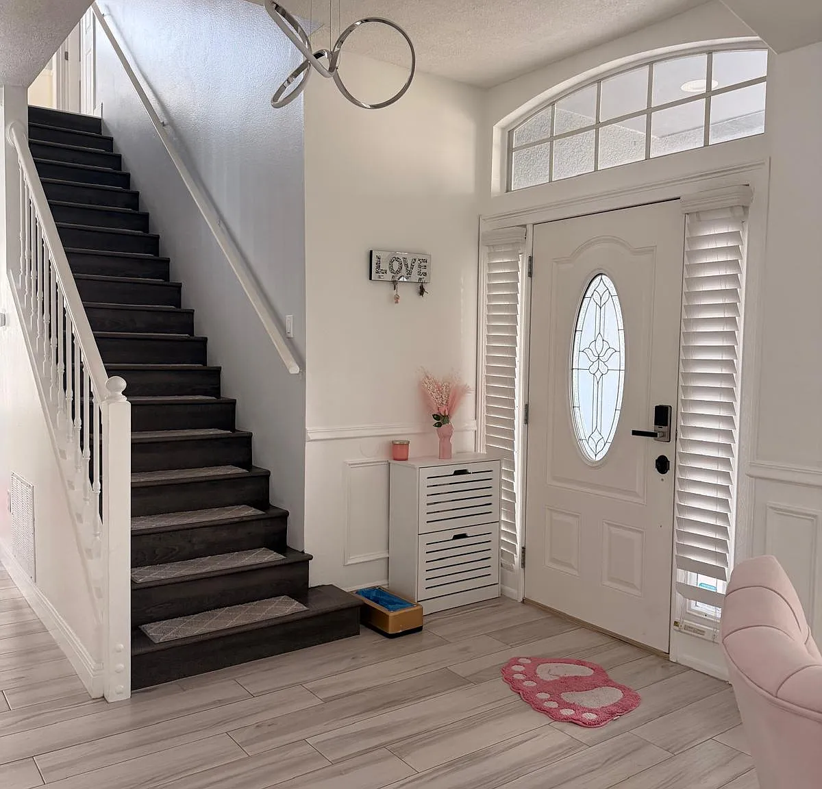 4 bed, 2.5 bath, 2300 sqft, $3,600 — Photo 2
