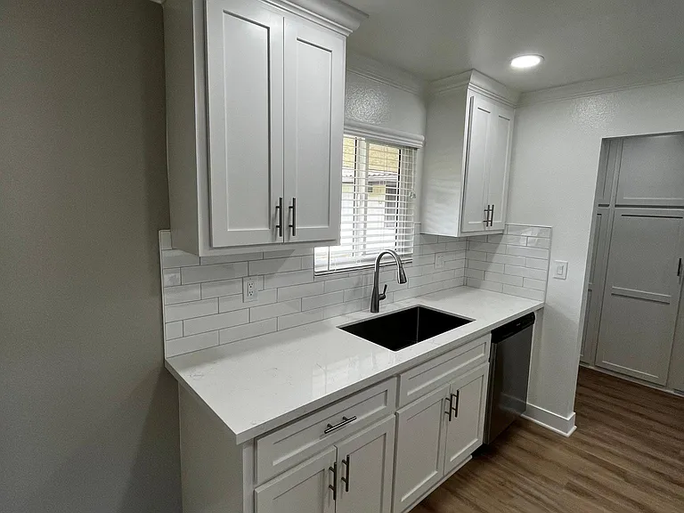 1 Bedroom - Kitchen