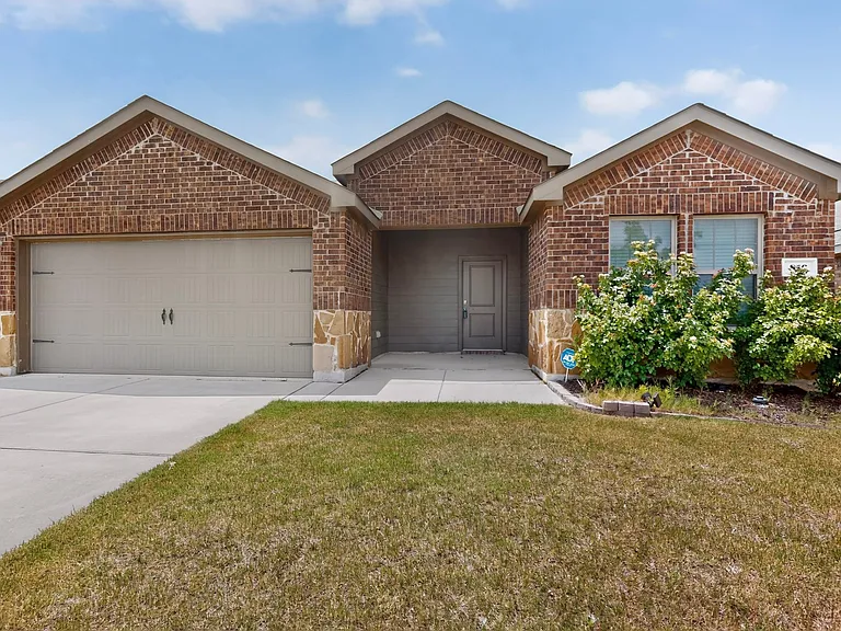 816 Glover Dr — Photo 2