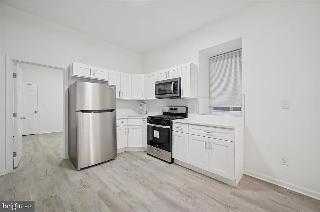 1418 W Erie Ave — Photo 2