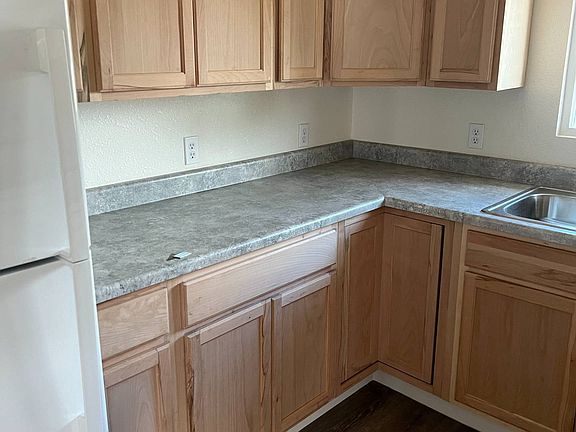 2nd image of 1916 Oliver Dr