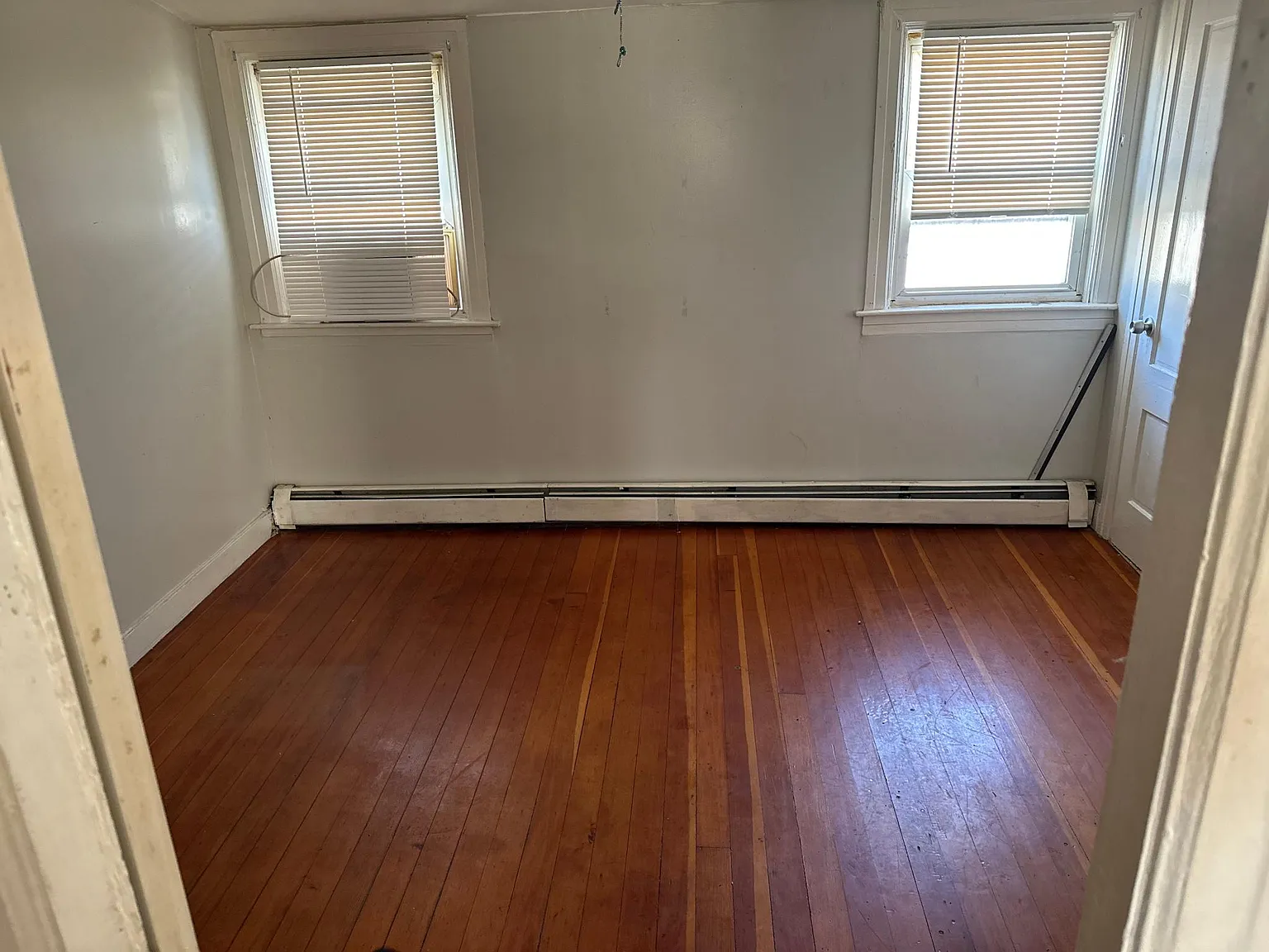 3 bed, $700 — Photo 1