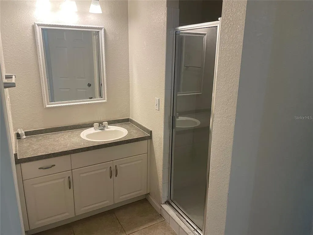 2 bed, 2.5 bath, 1790 sqft, $2,000 — Photo 3