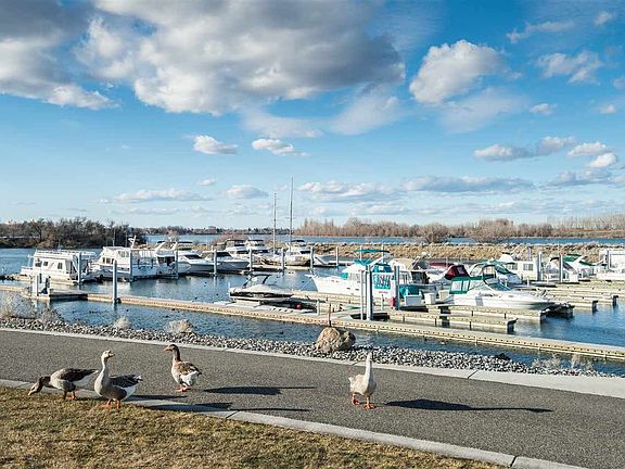 2nd image of 334 Columbia Point Dr