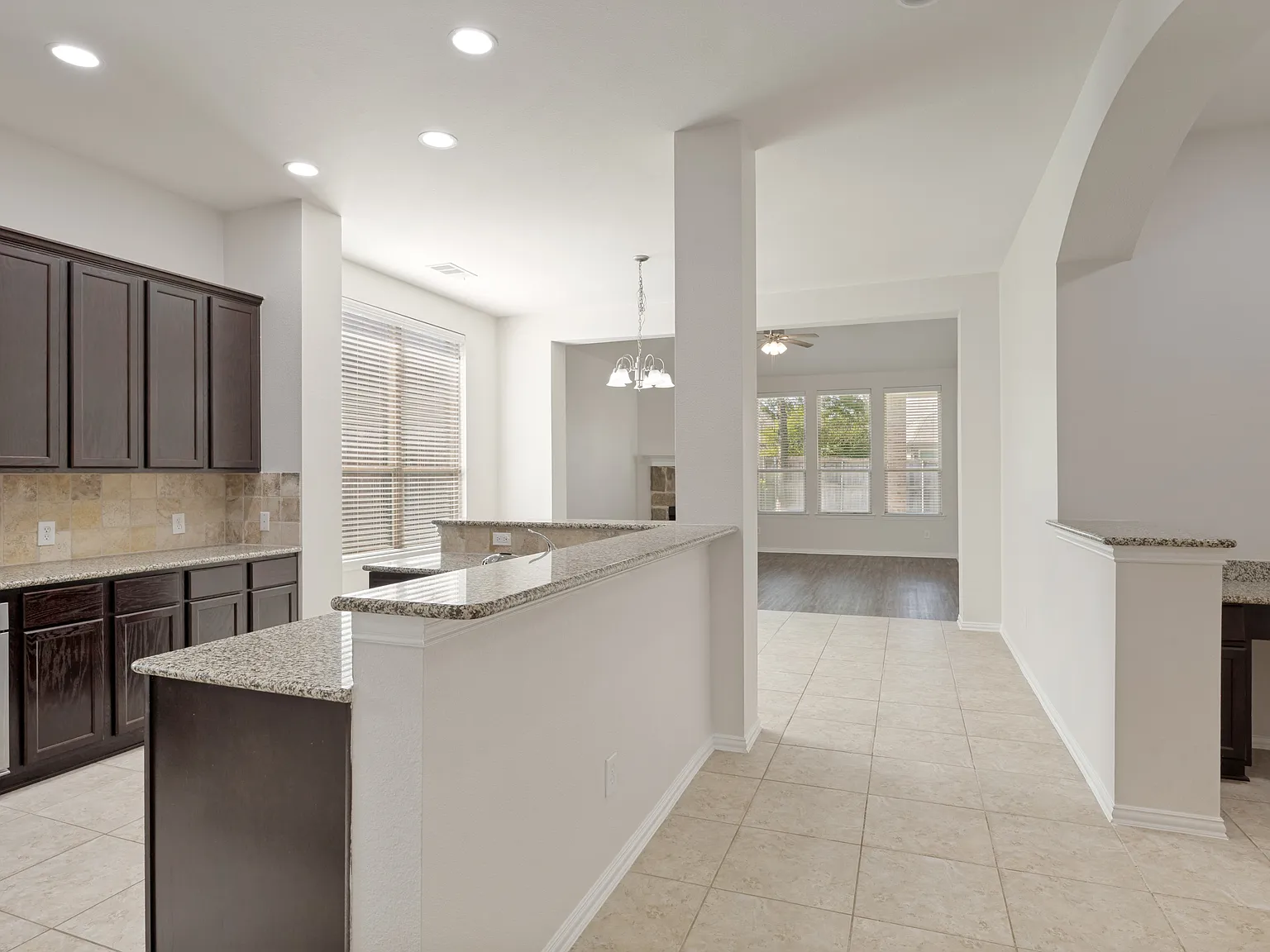 3 bed, 2.5 bath, 2076 sqft, $2,600 — Photo 3