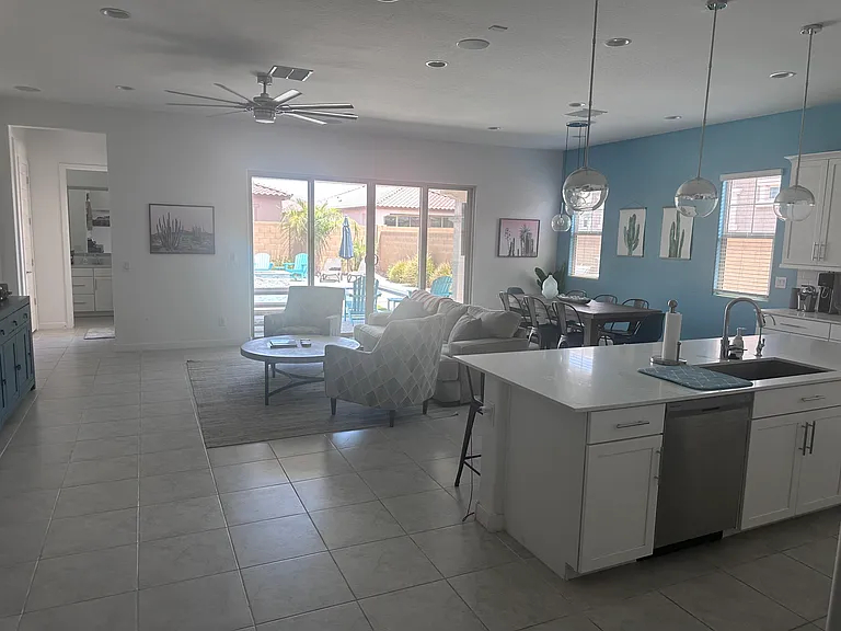 240 E Virgo Pl — Photo 2