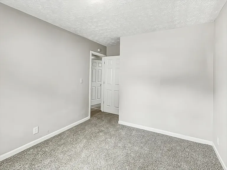 2723 Rockdale Dr — Photo 11