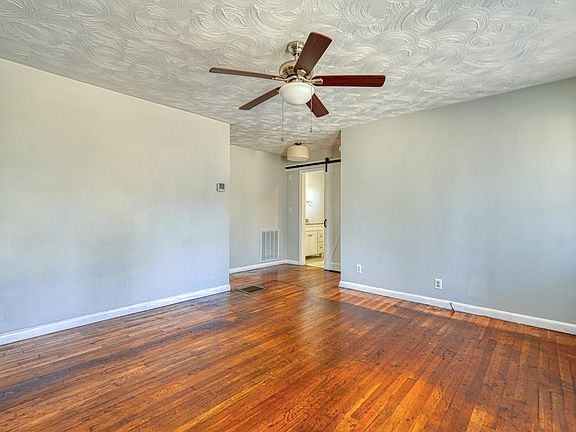 4th image of 143 Greenway Dr