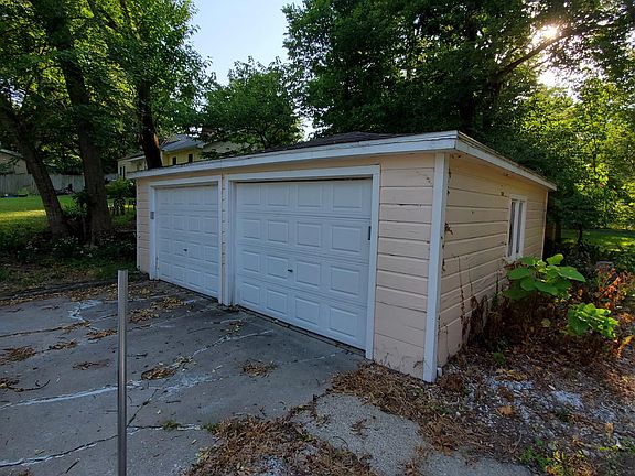 2nd image of 433 Hawthorn Court Dr #433