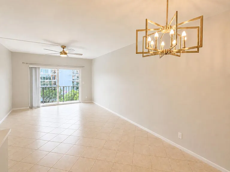 400 N Riverside Dr #505 — Photo 6