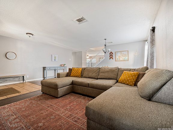 4th image of 16039 WALNUT CREEK DR