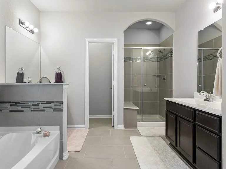 8045 Arezzo Dr — Photo 13