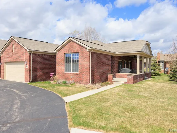 49969 Walter Ct, Shelby Township, MI 48317