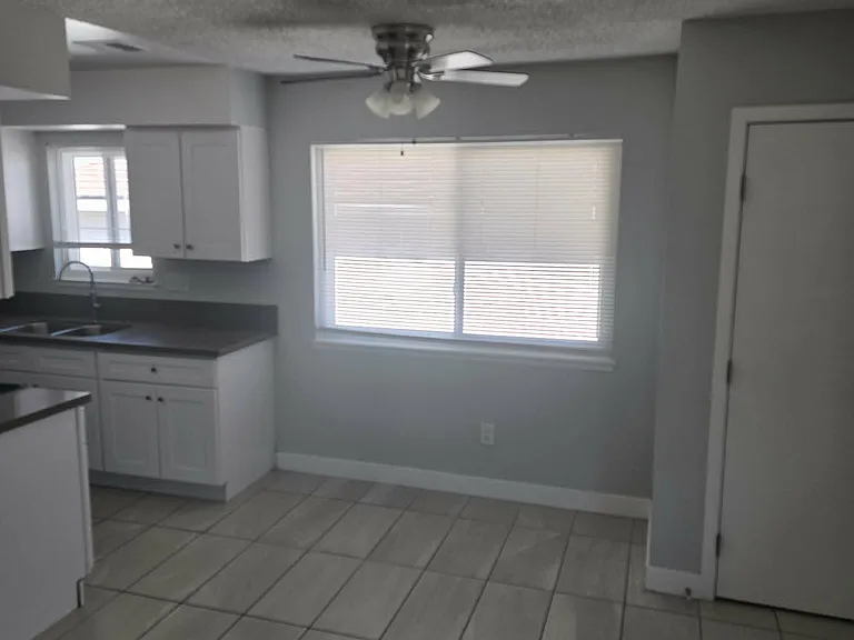 3548 Rainbow Ln — Photo 2