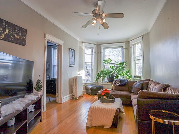 2nd image of 3524 N Wilton Ave #717