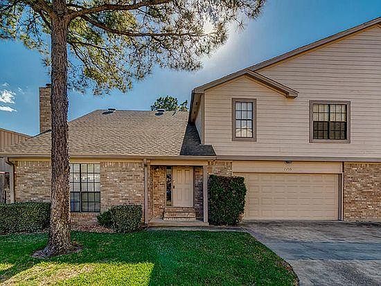 Greatly upkept exterior of home, yard maintenance done weekly!