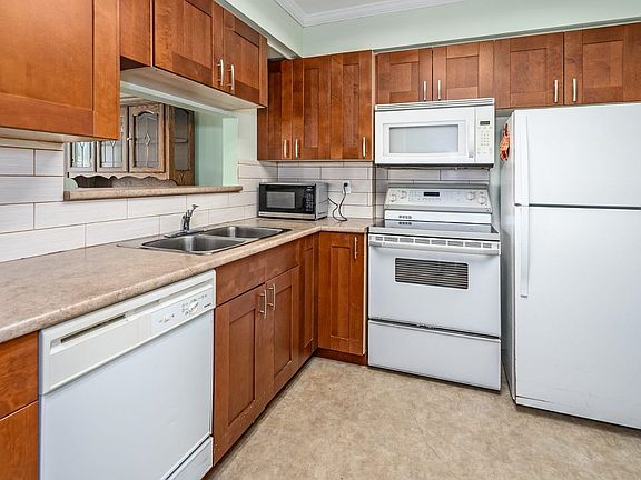 4th image of 1180 Pinetree Way #206