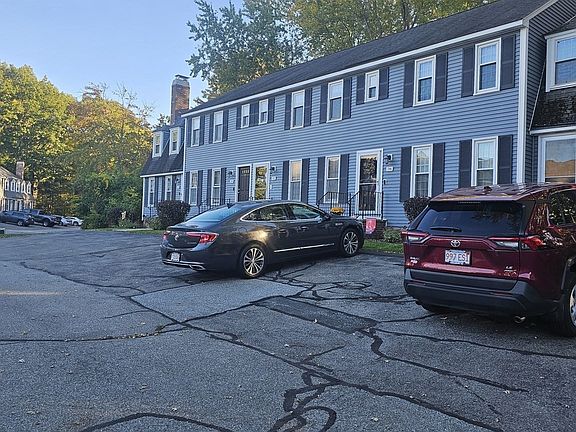 4th image of 92 Swan St Unit 207