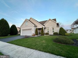821 Cambridge Dr, Manheim, PA 17545