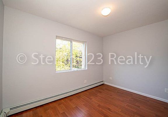 4th image of 20-62 26th St #2L