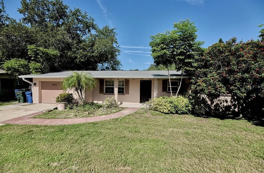 2 bed, 1.0 bath, 1590 sqft, $1,800 — Photo 1