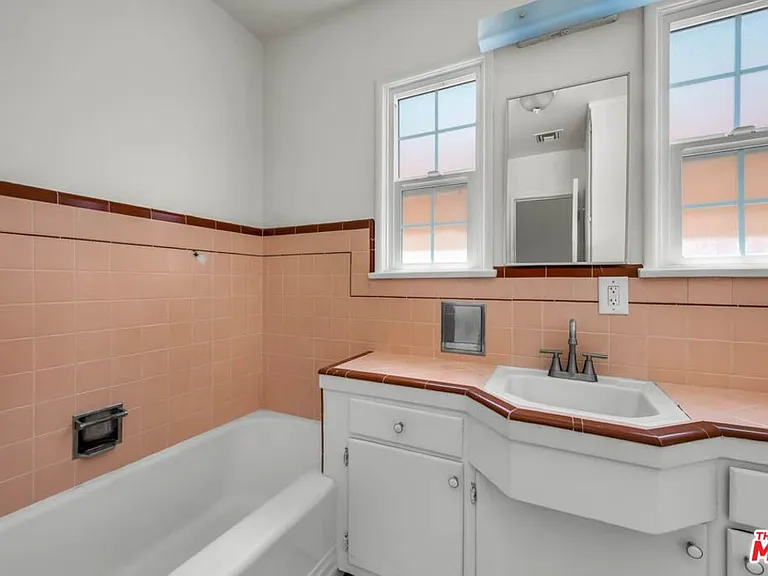 7318 W 88th St — Photo 14