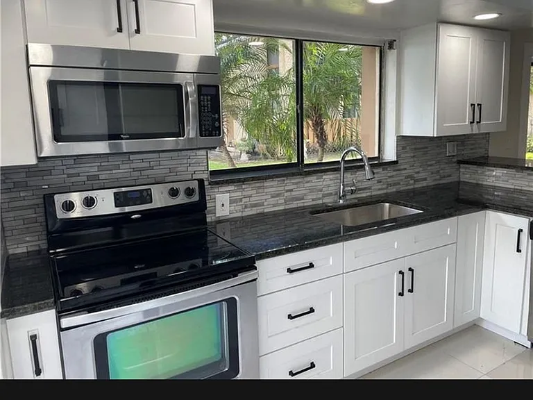 32 Wimbledon Lake Dr #221-8 — Photo 1