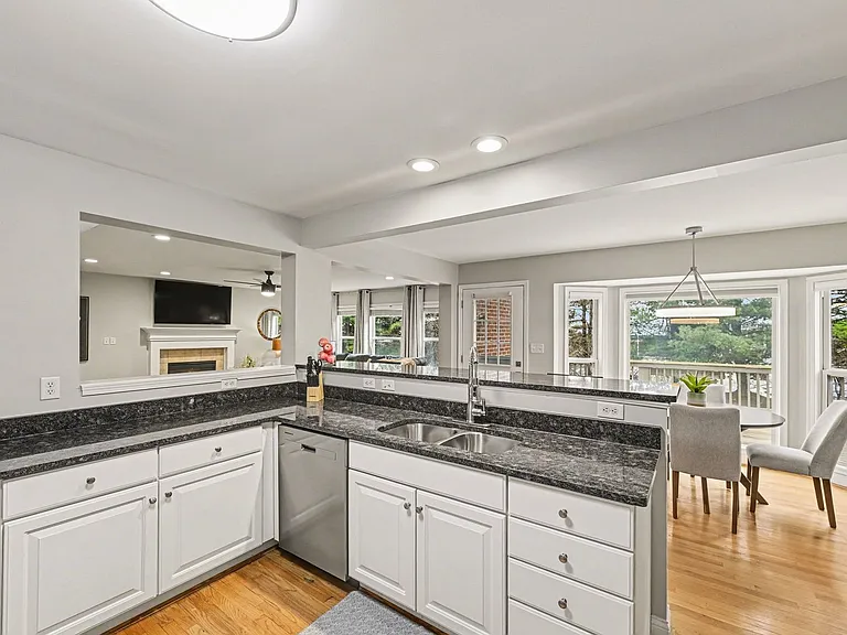2580 Hingham Ln — Photo 11