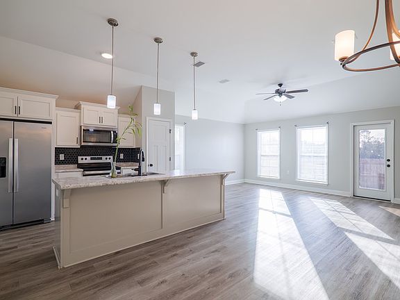 4th image of 3409 Green Hill Dr