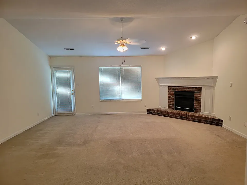 3 bed, 1620 sqft, $2,400 — Photo 4
