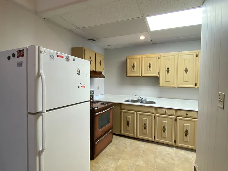32 Grand River St N #C — Photo 9
