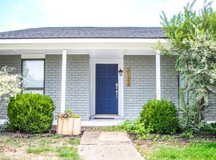 2132 Meadfoot Rd, Carrollton, TX 75007