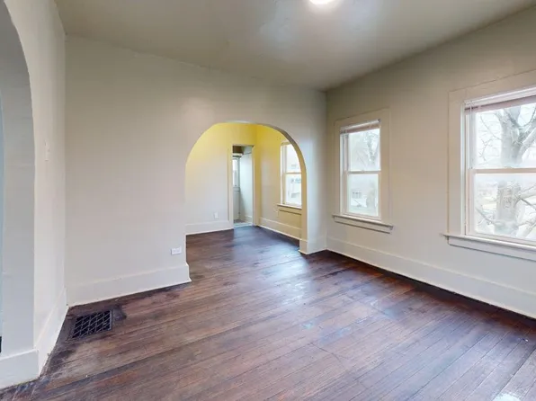 921 Douglas Ave, Ames, IA 50010