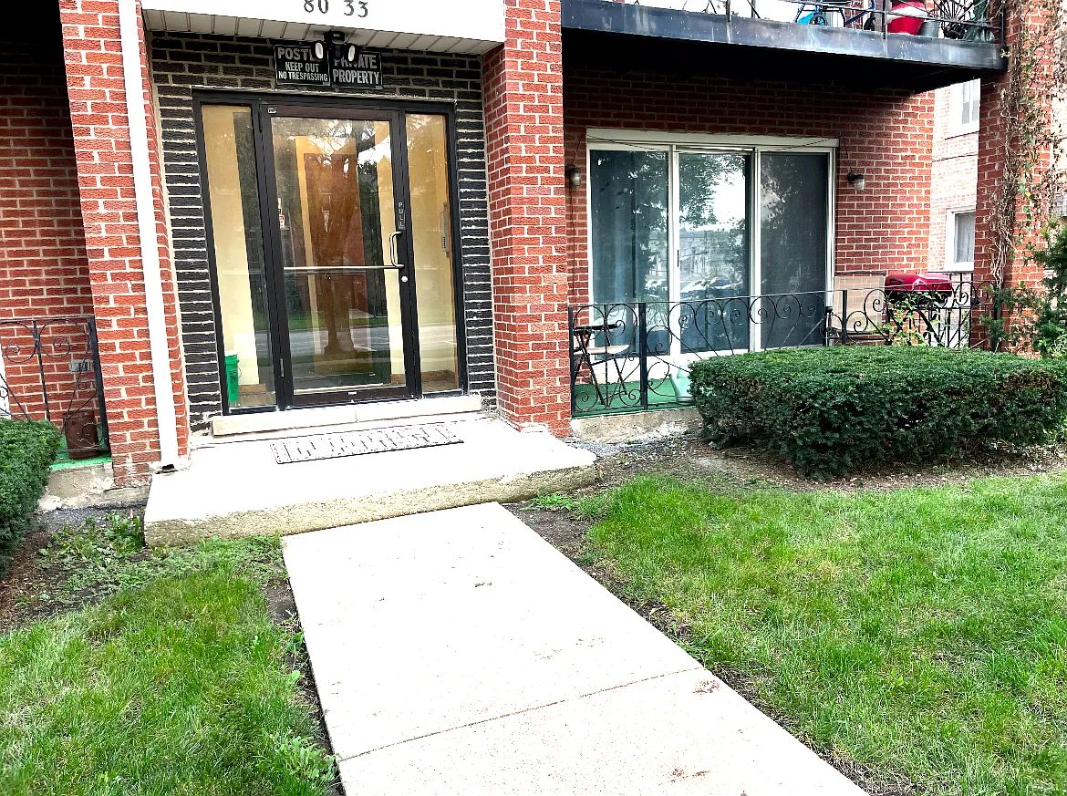 Building Photo - 8033 S Roberts Rd #1N