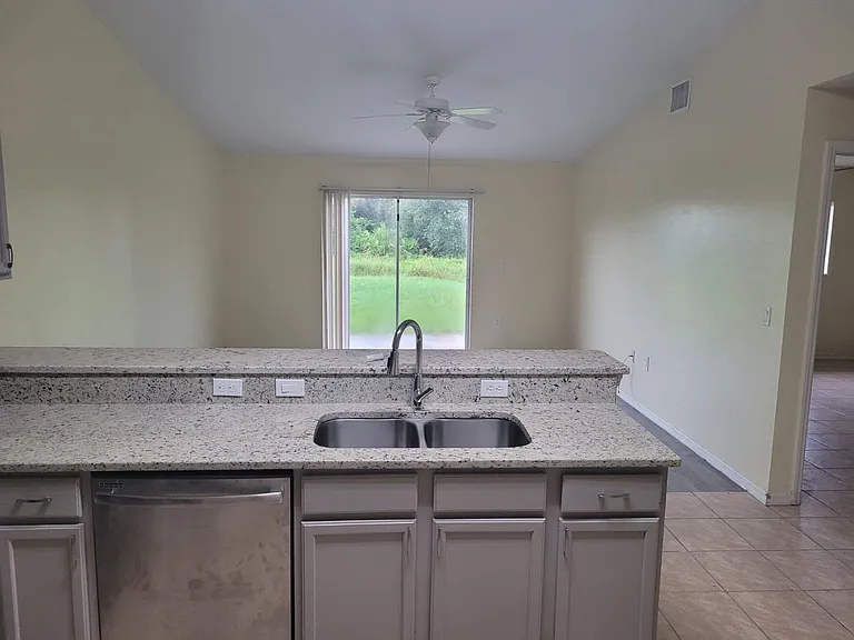 849 Motel St E #849 — Photo 6