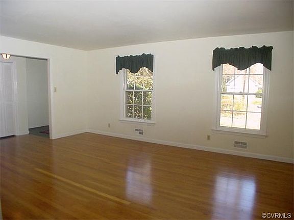 3rd image of 417 Whitaker Dr