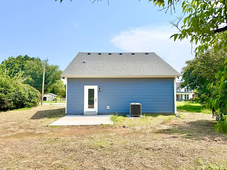489 S Main St — Photo 38
