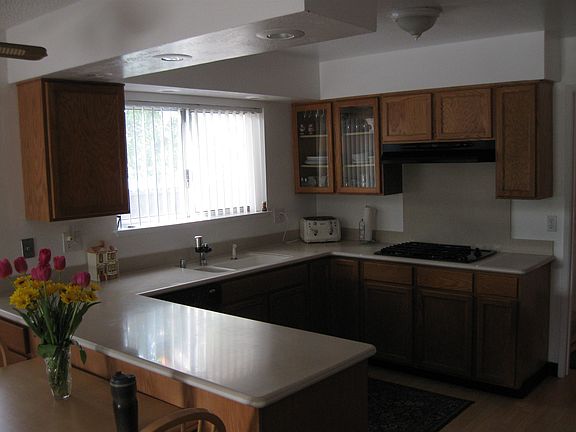 5th image of 209 Redwood Cir