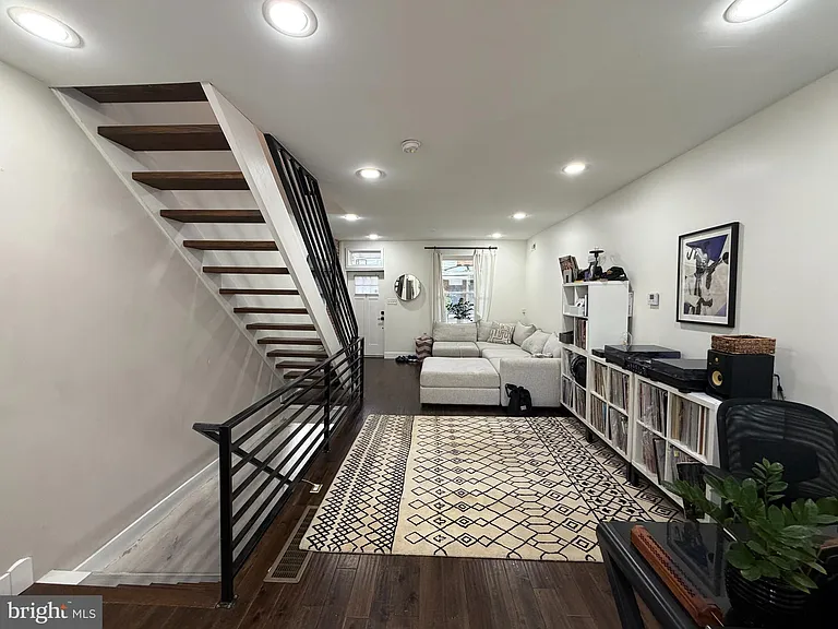 2930 Nicholas St — Photo 4