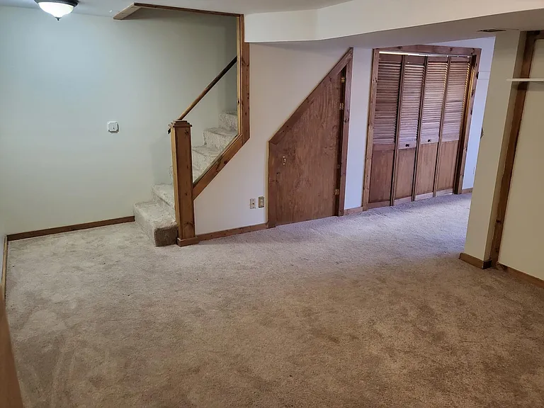84 Village Ln — Photo 18
