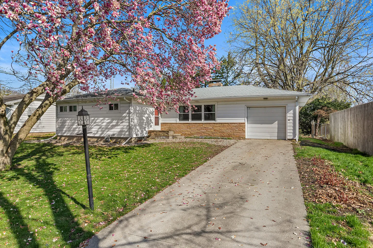 200 Buena Vista Dr photo 1