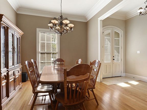 3rd image of 18080 Forest Hills Dr