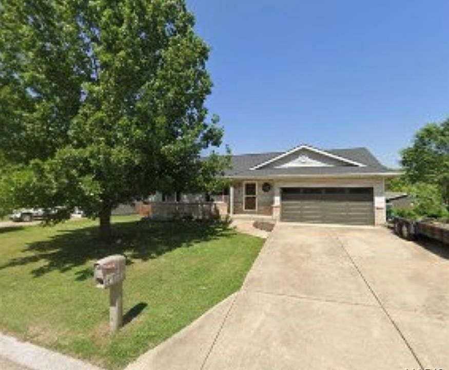 1st image of 612 Cypress Dr